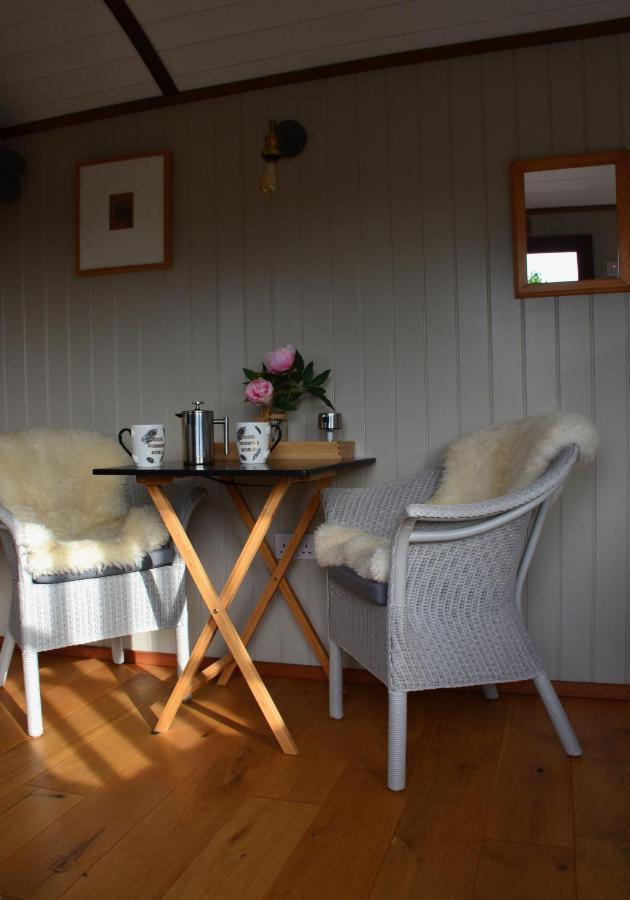 Luxury, Rural Shepherds Hut With Hot Tub Nr Bath Бристоль Экстерьер фото