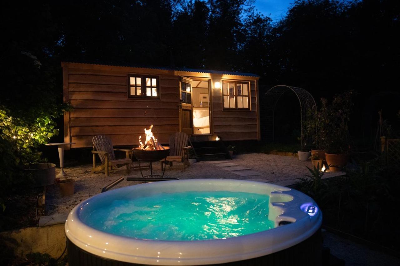 Luxury, Rural Shepherds Hut With Hot Tub Nr Bath Бристоль Экстерьер фото